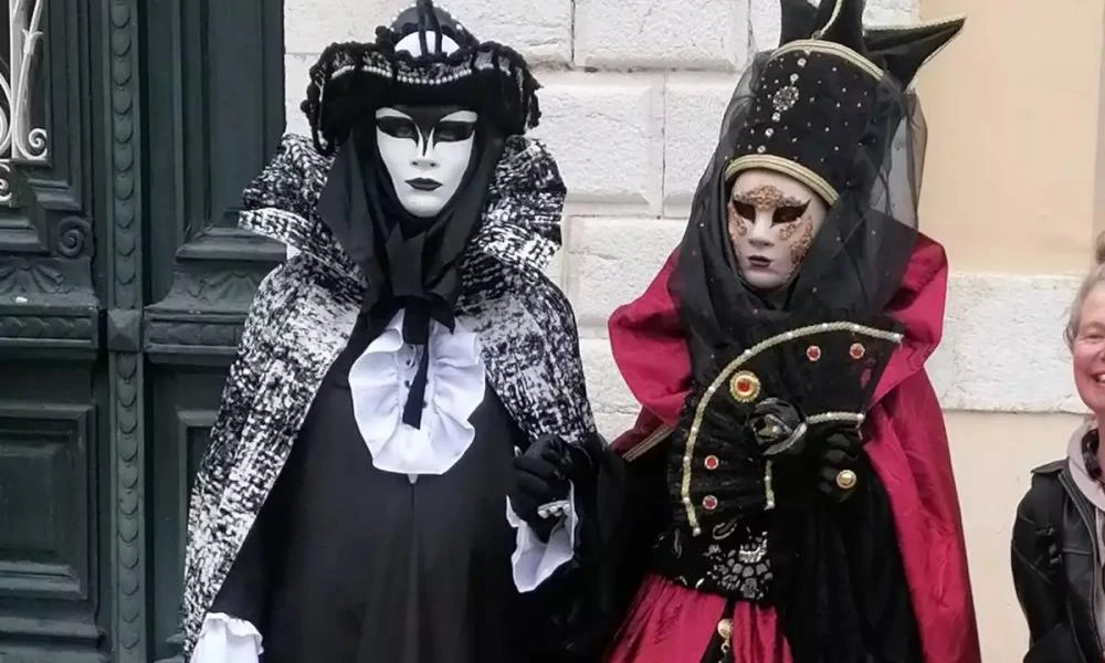 Το βενετσιάνικο καρναβάλι της Κέρκυρας αναδύει κοσμοπολίτικο άρωμα